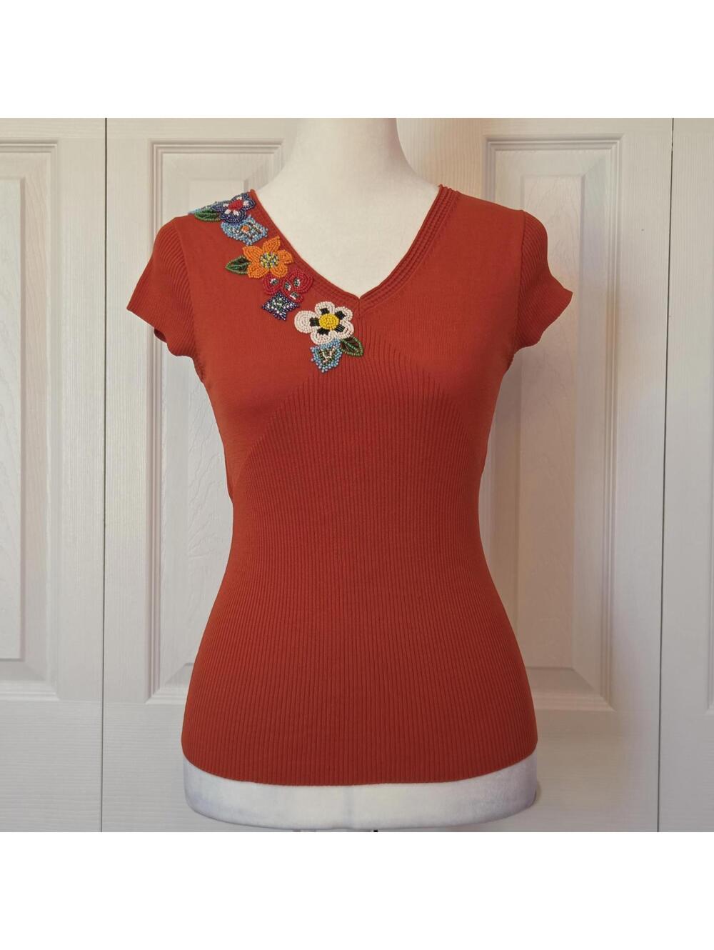 Orange Red Beaded Short Sleeve Knit Top Size XS Whimsical Floral Summer Office